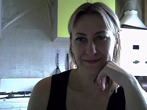 Snapshot of AshleyXHoney chatting on 09/20/25, 05:56 AshleyXHoney online show from 09/20/25, 05:56