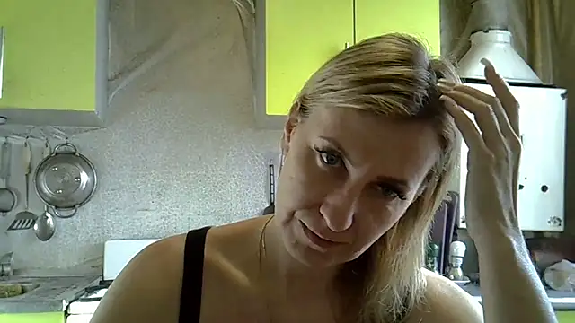 Snapshot of AshleyXHoney chatting on 03/18/25, 05:45 AshleyXHoney online show from 03/18/25, 05:45