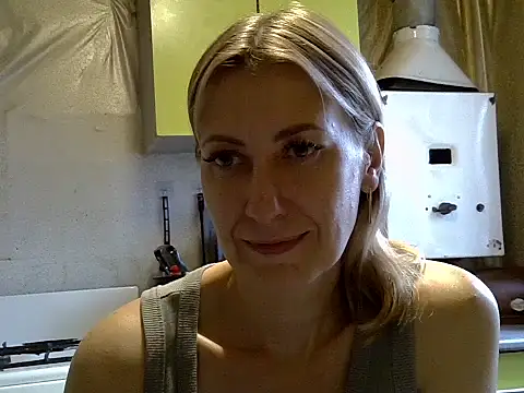 Snapshot of AshleyXHoney chatting on 09/24/25, 06:09 AshleyXHoney online show from 09/24/25, 06:09