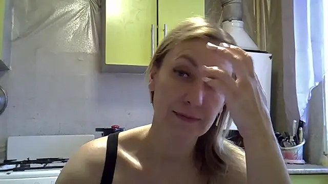 Snapshot of AshleyXHoney chatting on 12/10/24, 06:44 AshleyXHoney online show from 12/10/24, 06:44