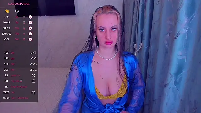 Snapshot of Cherry-Legenda chatting on 01/11/25, 06:24 Cherry-Legenda online show from 01/11/25, 06:24
