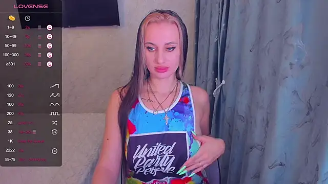 Snapshot of Cherry-Legenda chatting on 12/15/24, 06:07 Cherry-Legenda online show from 12/15/24, 06:07