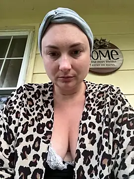 Snapshot of MilfyMrsRobinson chatting on 05/26/26, 11:58 MilfyMrsRobinson online show from 05/26/26, 11:58