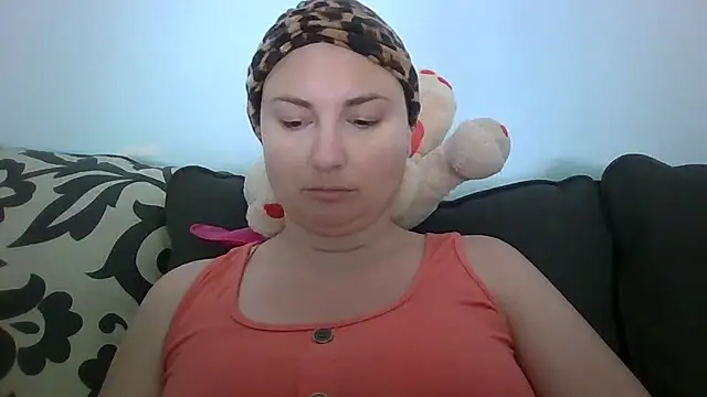 Snapshot of MilfyMrsRobinson chatting on 06/05/26, 02:45 MilfyMrsRobinson online show from 06/05/26, 02:45
