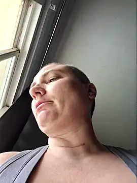 Snapshot of MilfyMrsRobinson chatting on 05/23/26, 04:17 MilfyMrsRobinson online show from 05/23/26, 04:17
