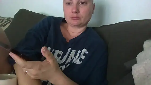 Snapshot of MilfyMrsRobinson chatting on 06/01/26, 01:44 MilfyMrsRobinson online show from 06/01/26, 01:44