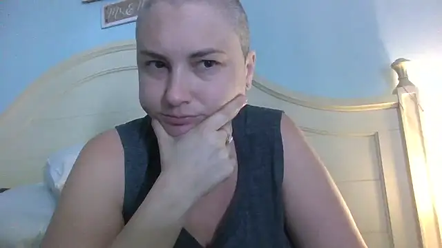 Snapshot of MilfyMrsRobinson chatting on 06/03/26, 02:33 MilfyMrsRobinson online show from 06/03/26, 02:33