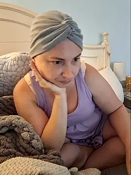 Snapshot of MilfyMrsRobinson chatting on 05/28/26, 02:01 MilfyMrsRobinson online show from 05/28/26, 02:01
