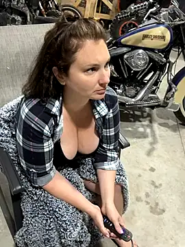 MilfyMrsRobinson online show from 10/26/25, 12:00