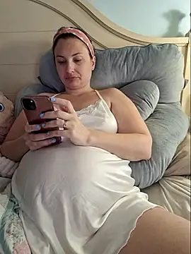 Snapshot of MilfyMrsRobinson chatting on 03/17/25, 02:23 MilfyMrsRobinson online show from 03/17/25, 02:23