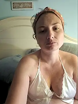 Snapshot of MilfyMrsRobinson chatting on 03/22/25, 02:27 MilfyMrsRobinson online show from 03/22/25, 02:27