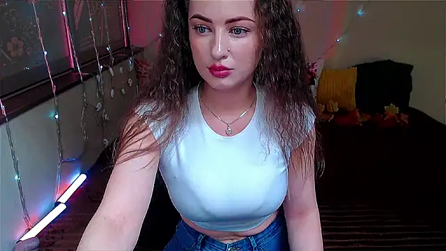 Snapshot of LizaSenri chatting on 10/15/25, 06:44 LizaSenri online show from 10/15/25, 06:44