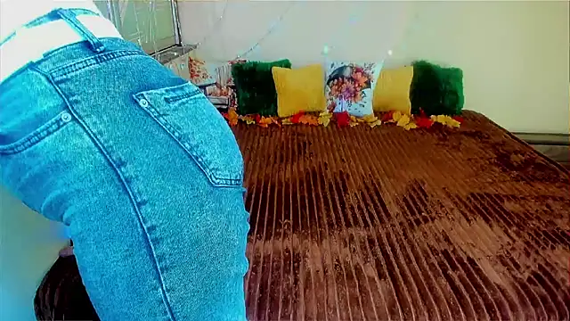 Snapshot of LizaSenri chatting on 09/25/25, 06:41 LizaSenri online show from 09/25/25, 06:41