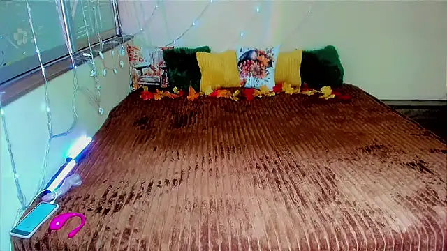 Snapshot of LizaSenri chatting on 09/18/25, 08:17 LizaSenri online show from 09/18/25, 08:17