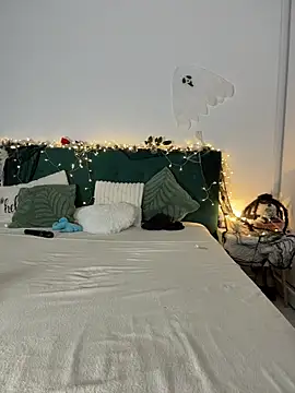 KimArts online show from 10/28/25, 09:03