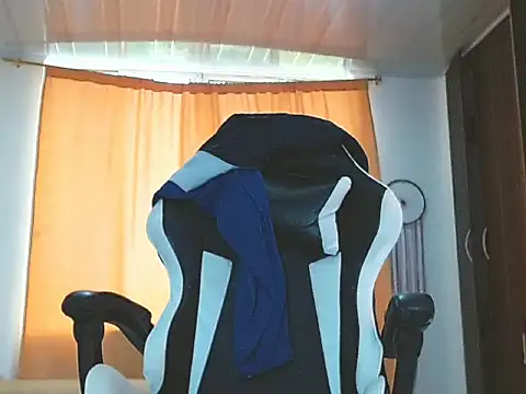 aronmiller404 online show from 02/08/25, 12:17