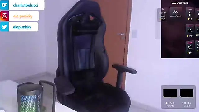 charlotbelucci  online show from 10/05/25, 09:44