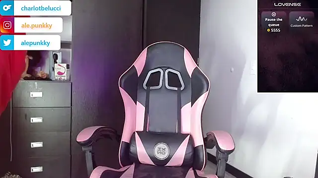 charlotbelucci  online show from 11/28/25, 11:32