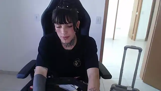 charlotbelucci  online show from 10/01/25, 05:50