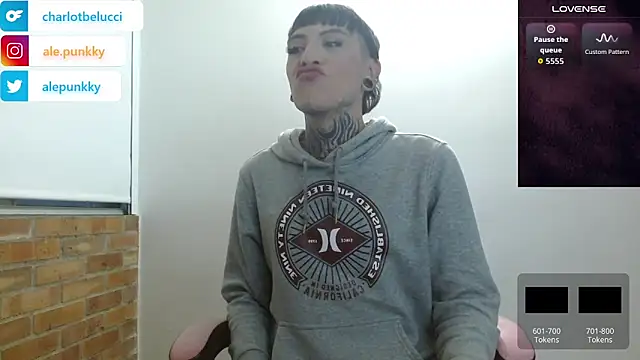 charlotbelucci  online show from 10/30/25, 10:24