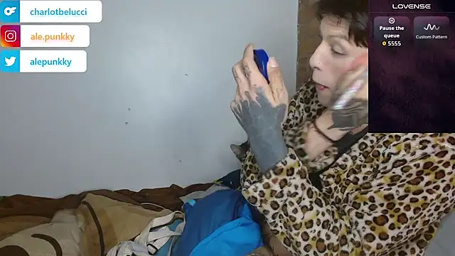 charlotbelucci  online show from 12/23/25, 08:57