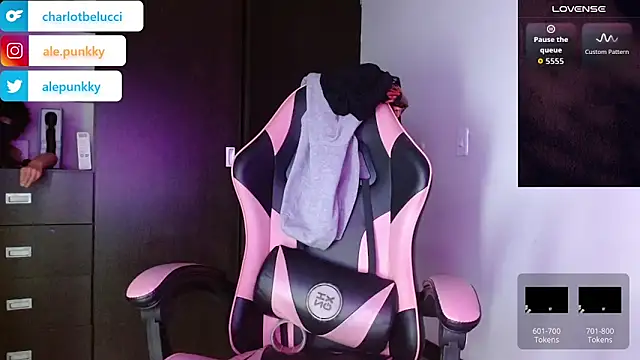 charlotbelucci  online show from 11/18/25, 10:18