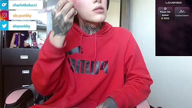 charlotbelucci  online show from 11/19/25, 07:58