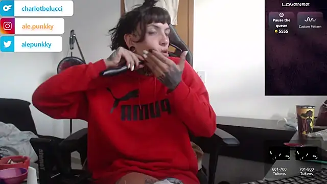 charlotbelucci  online show from 10/26/25, 08:48