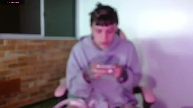 charlotbelucci  online show from 11/13/25, 09:24