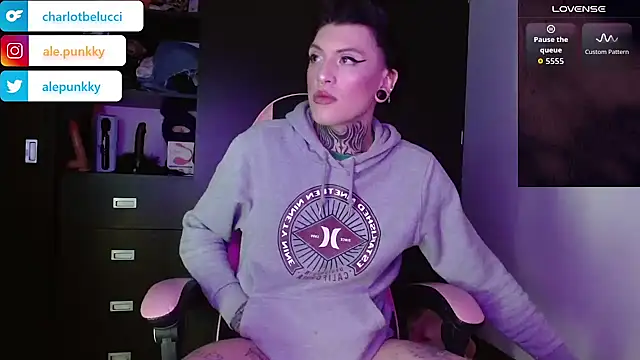 charlotbelucci  online show from 12/03/25, 08:47