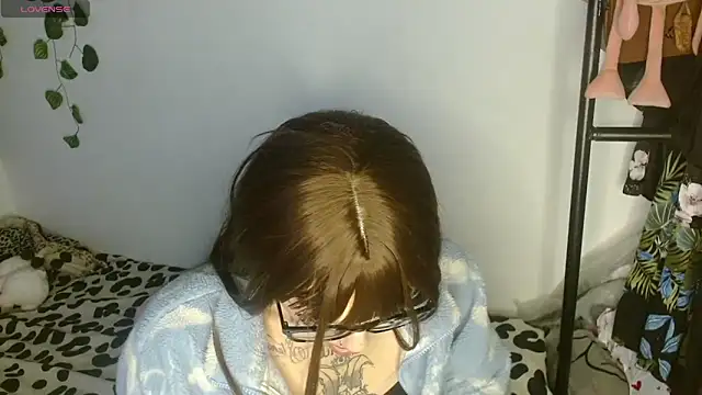 charlotbelucci  online show from 05/13/26, 03:02