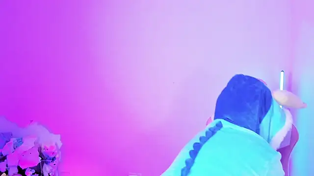 Ahri Elderwood online show from 12/17/25, 03:33