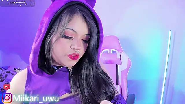 Ahri Elderwood online show from 11/25/25, 03:40