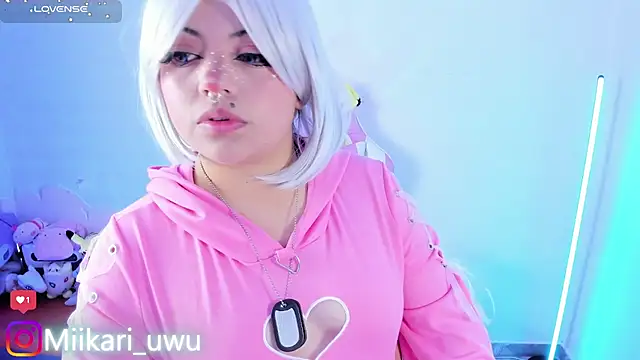 Snapshot of Ahri_Elderwood chatting on 02/13/26, 04:01 Ahri Elderwood online show from 02/13/26, 04:01