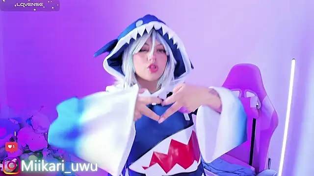 Snapshot of Ahri_Elderwood chatting on 12/23/25, 05:07 Ahri Elderwood online show from 12/23/25, 05:07