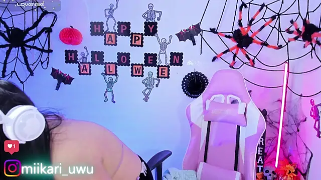 Ahri Elderwood online show from 10/26/25, 05:41