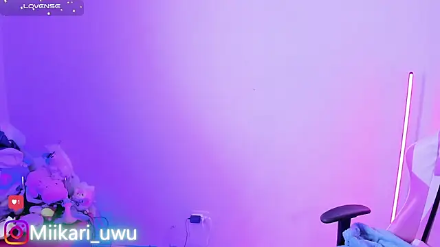 Snapshot of Ahri_Elderwood chatting on 12/22/25, 05:07 Ahri Elderwood online show from 12/22/25, 05:07