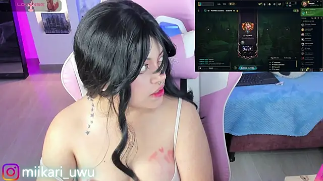 Snapshot of Ahri_Elderwood chatting on 02/06/25, 10:14 Ahri Elderwood online show from 02/06/25, 10:14
