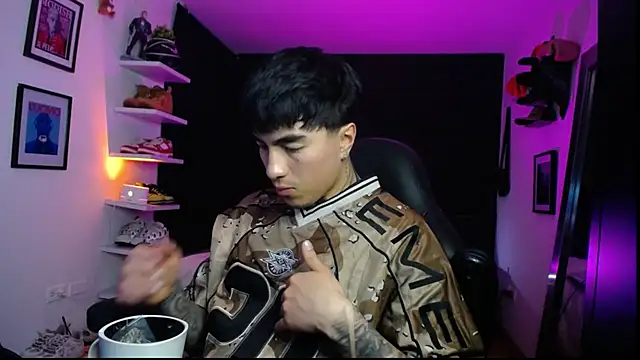 jung dragon online show from 09/26/25, 04:08
