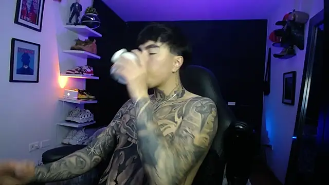 jung dragon online show from 10/19/25, 02:03