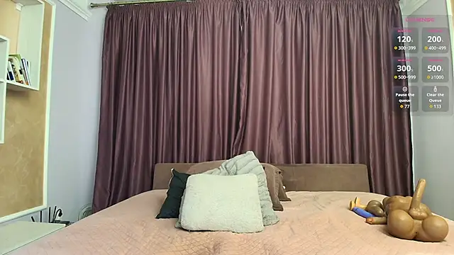 isabellice online show from 12/22/25, 02:44