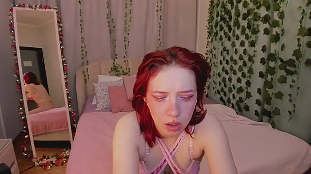 Snapshot of Love_is_Lola chatting on 12/16/25, 12:15 Love is Lola online show from 12/16/25, 12:15