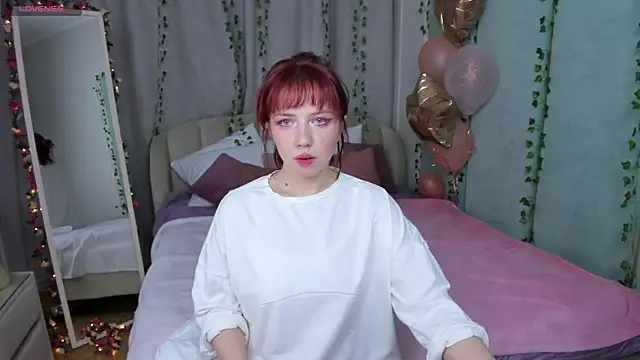 Snapshot of Love_is_Lola chatting on 03/13/25, 01:10 Love is Lola online show from 03/13/25, 01:10
