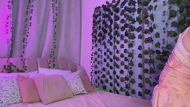 Love is Lola online show from 04/15/26, 12:38