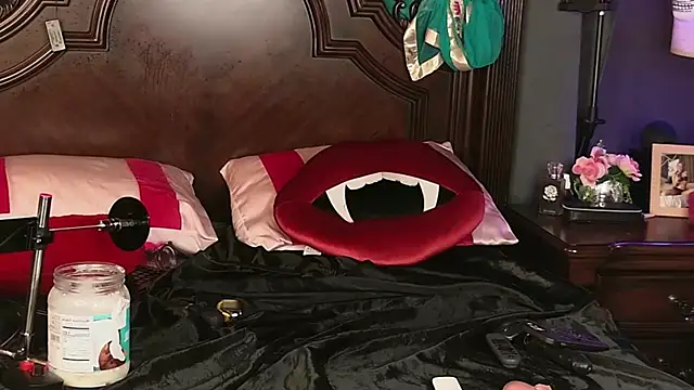 Snapshot of MeghanMarley chatting on 10/18/25, 05:09 MeghanMarley online show from 10/18/25, 05:09