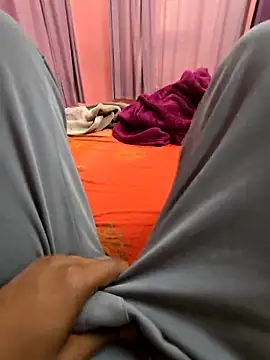 Snapshot of Loveboycurvy chatting on 11/17/25, 02:26 Loveboycurvy online show from 11/17/25, 02:26