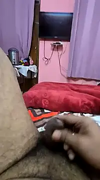 Snapshot of Loveboycurvy chatting on 12/26/24, 07:05 Loveboycurvy online show from 12/26/24, 07:05