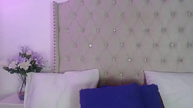 Snapshot of Abril_Squirt chatting on 06/25/26, 12:19 Abril Squirt online show from 06/25/26, 12:19