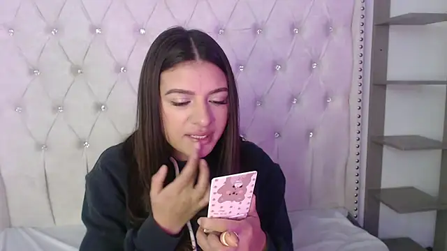 Abril Squirt online show from 09/18/25, 07:00