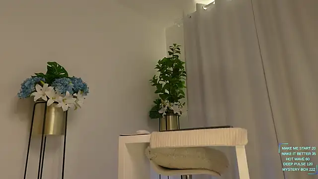 Snapshot of mimmyfit1 chatting on 05/17/26, 04:51 mimmyfit1 online show from 05/17/26, 04:51